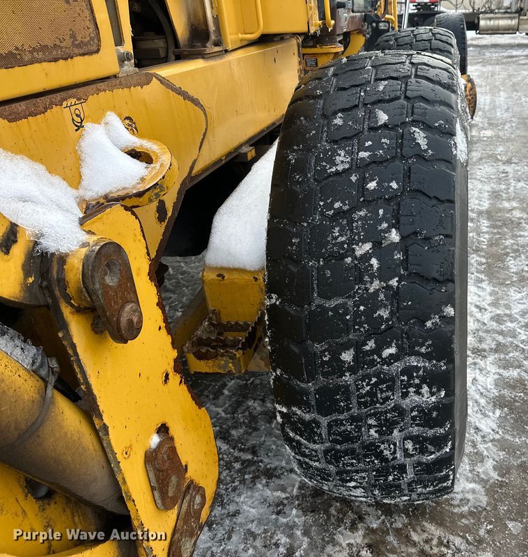 image for item DW4394 2007 John Deere 772D motor grader