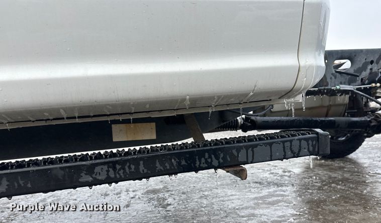 image for item DW4396 2017 Ford F350 Super Duty Crew Cab pickup truck cab and chassis