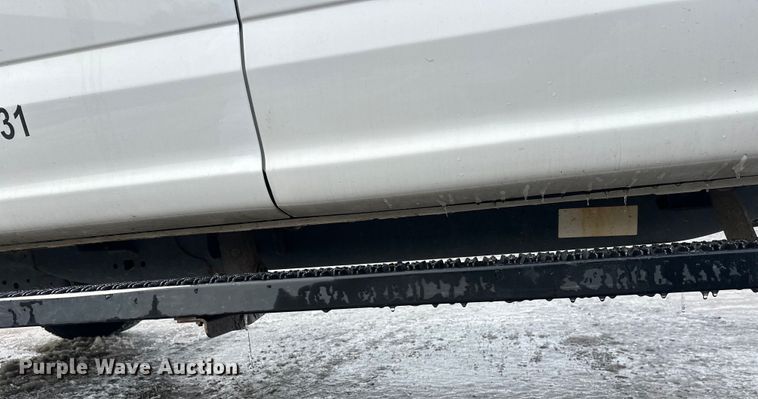 image for item DW4396 2017 Ford F350 Super Duty Crew Cab pickup truck cab and chassis