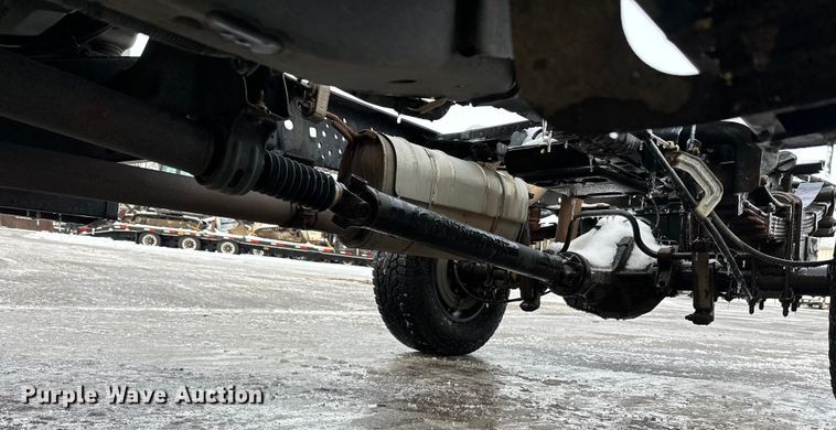 image for item DW4396 2017 Ford F350 Super Duty Crew Cab pickup truck cab and chassis