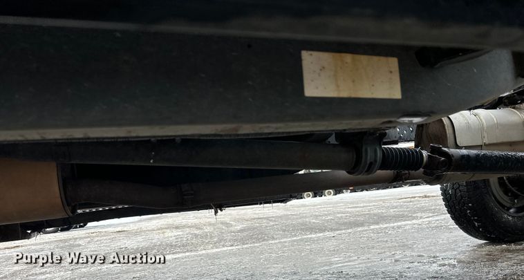 image for item DW4396 2017 Ford F350 Super Duty Crew Cab pickup truck cab and chassis