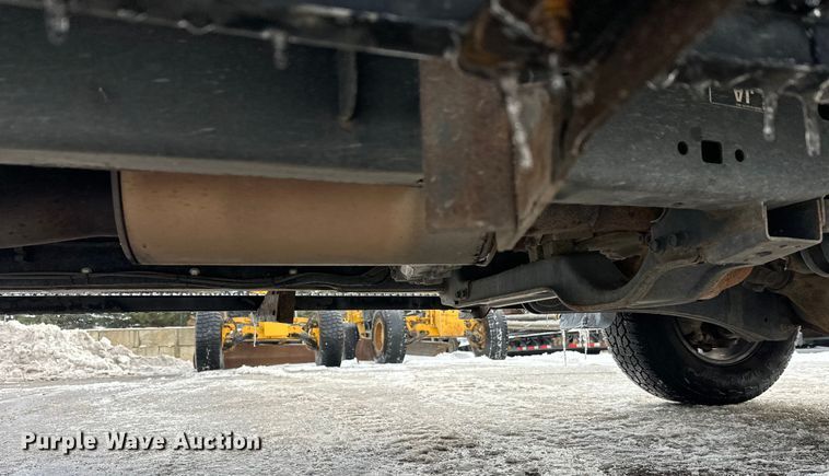 image for item DW4396 2017 Ford F350 Super Duty Crew Cab pickup truck cab and chassis