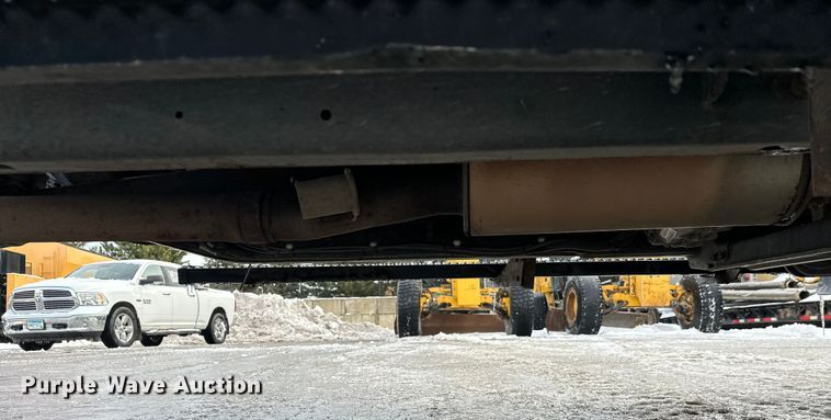 image for item DW4396 2017 Ford F350 Super Duty Crew Cab pickup truck cab and chassis