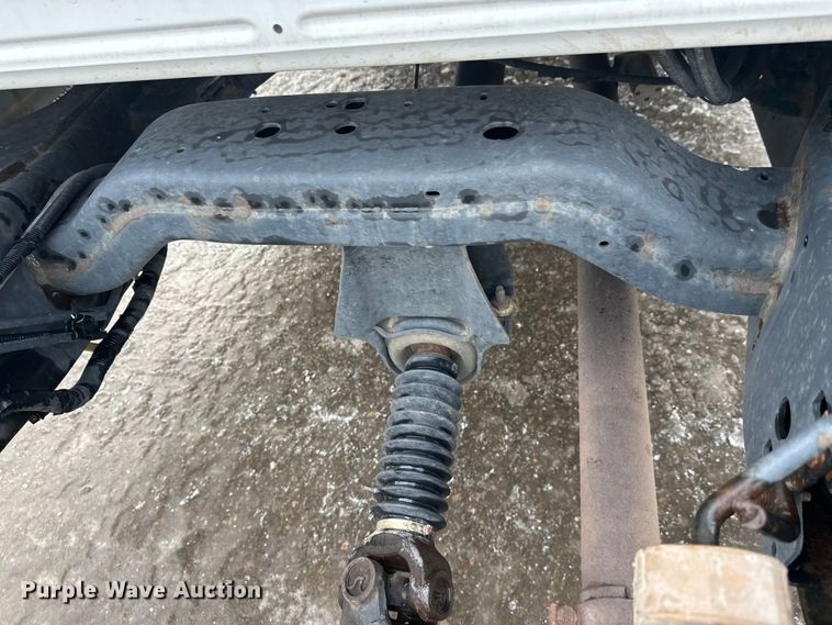 image for item DW4396 2017 Ford F350 Super Duty Crew Cab pickup truck cab and chassis