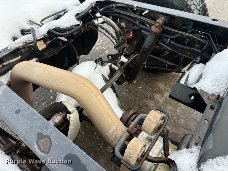 image for item DW4396 2017 Ford F350 Super Duty Crew Cab pickup truck cab and chassis