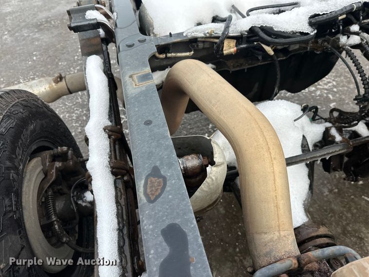 image for item DW4396 2017 Ford F350 Super Duty Crew Cab pickup truck cab and chassis