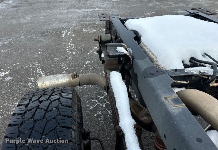 image for item DW4396 2017 Ford F350 Super Duty Crew Cab pickup truck cab and chassis