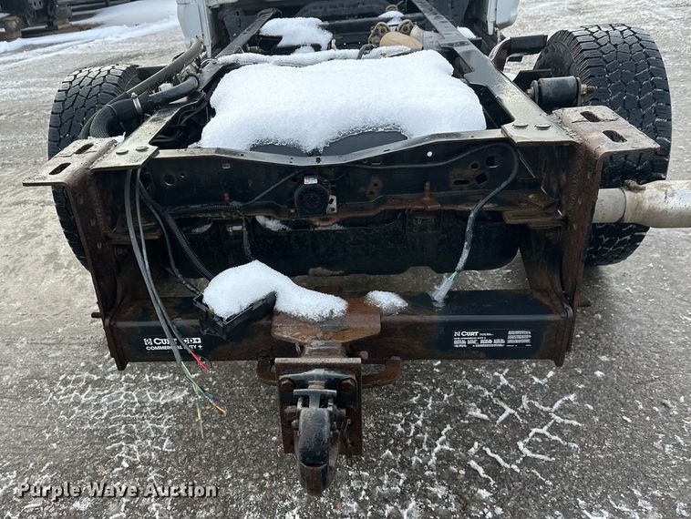 image for item DW4396 2017 Ford F350 Super Duty Crew Cab pickup truck cab and chassis