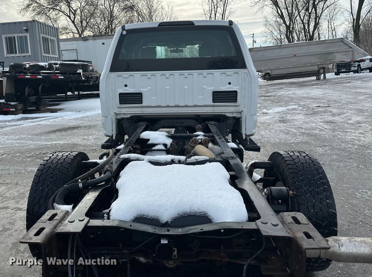 image for item DW4396 2017 Ford F350 Super Duty Crew Cab pickup truck cab and chassis