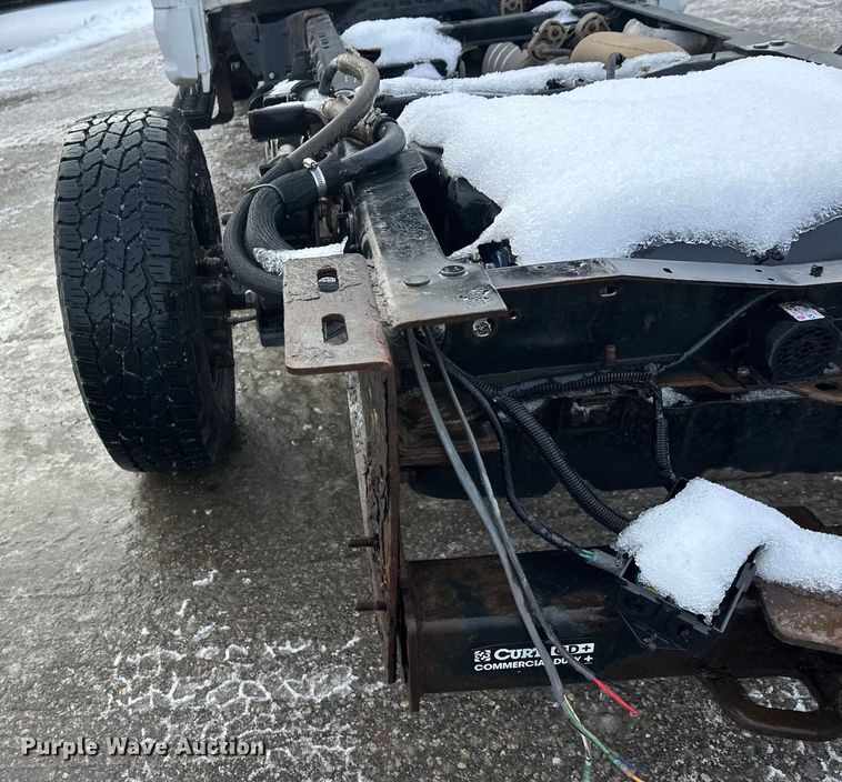 image for item DW4396 2017 Ford F350 Super Duty Crew Cab pickup truck cab and chassis