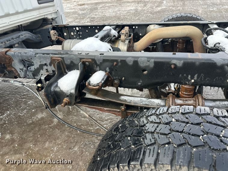 image for item DW4396 2017 Ford F350 Super Duty Crew Cab pickup truck cab and chassis