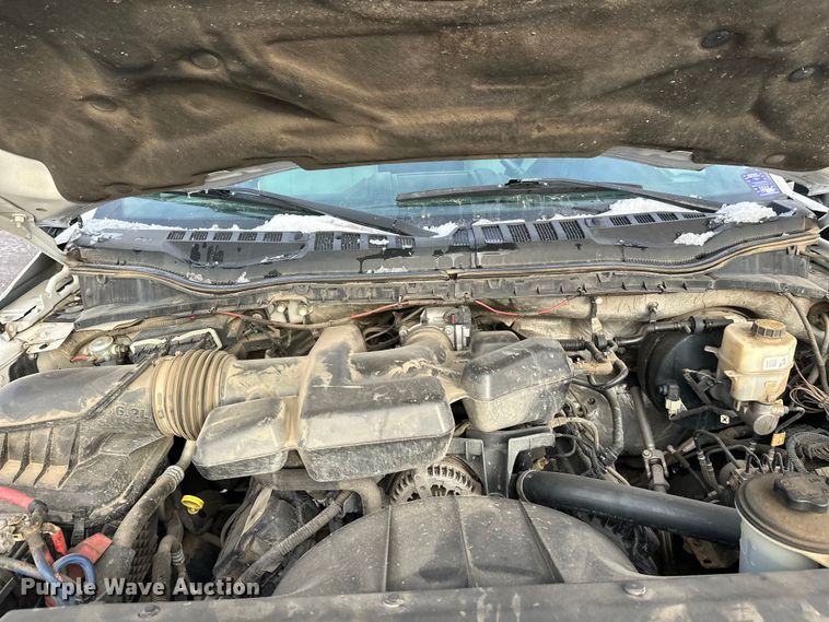 image for item DW4396 2017 Ford F350 Super Duty Crew Cab pickup truck cab and chassis