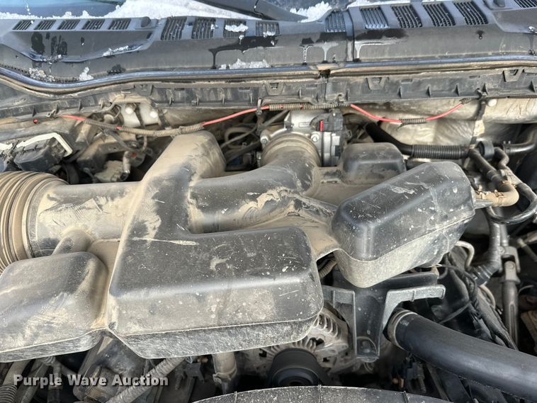 image for item DW4396 2017 Ford F350 Super Duty Crew Cab pickup truck cab and chassis