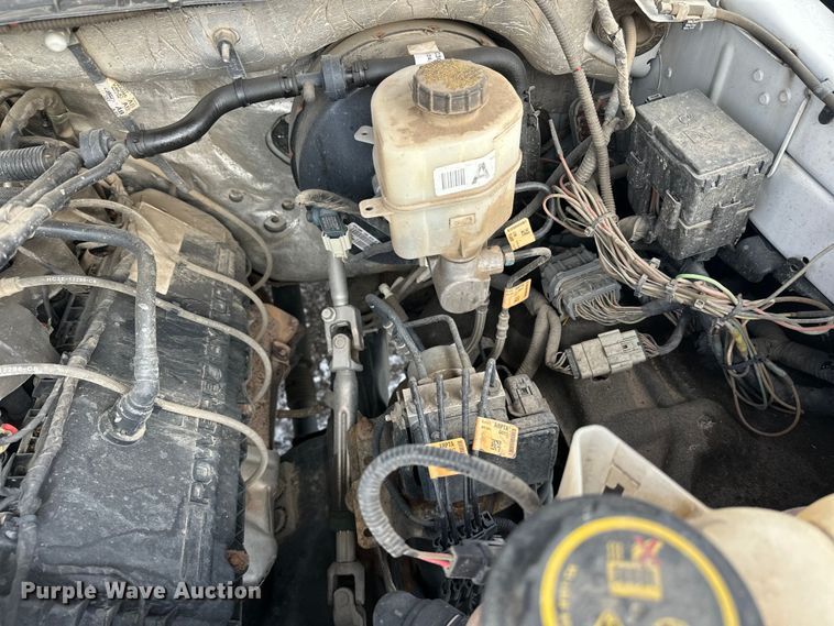 image for item DW4396 2017 Ford F350 Super Duty Crew Cab pickup truck cab and chassis