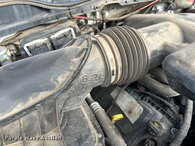 image for item DW4396 2017 Ford F350 Super Duty Crew Cab pickup truck cab and chassis