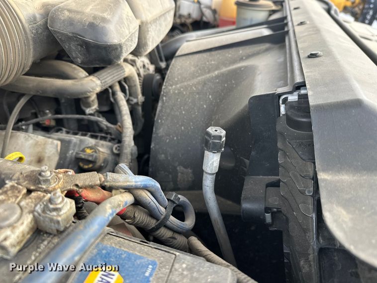 image for item DW4396 2017 Ford F350 Super Duty Crew Cab pickup truck cab and chassis