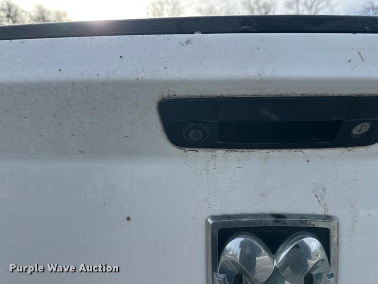 image for item DW4397 2016 RAM 1500 Crew Cab pickup truck