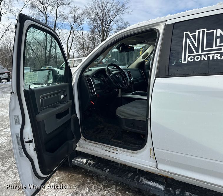 image for item DW4397 2016 RAM 1500 Crew Cab pickup truck