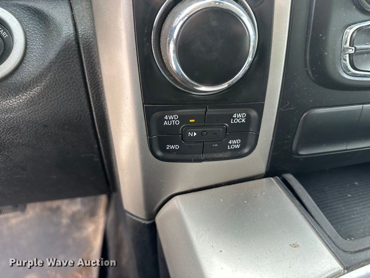 image for item DW4397 2016 RAM 1500 Crew Cab pickup truck