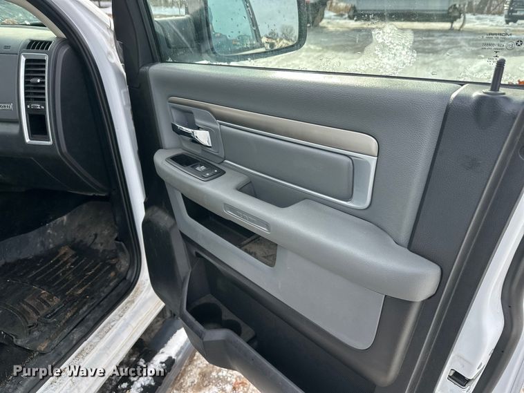 image for item DW4397 2016 RAM 1500 Crew Cab pickup truck