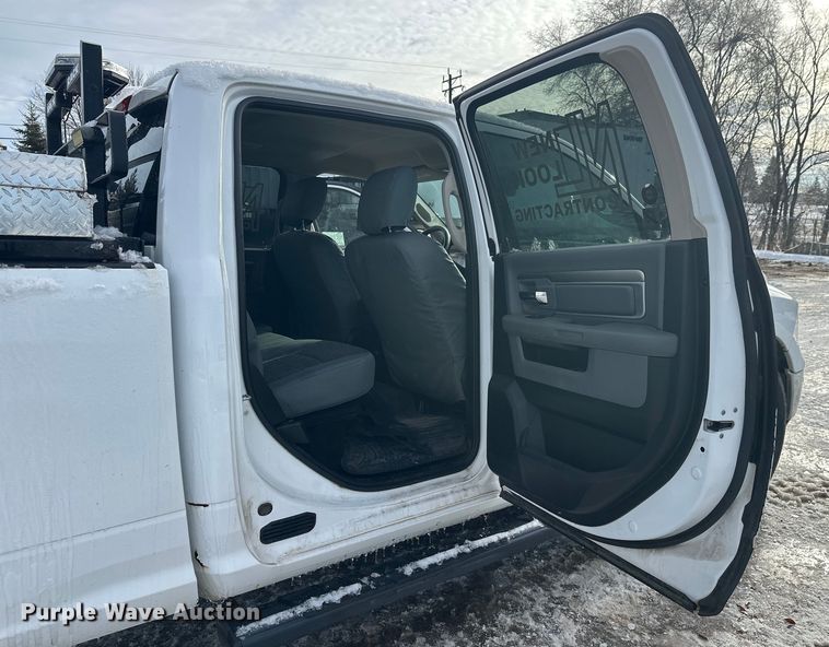 image for item DW4397 2016 RAM 1500 Crew Cab pickup truck