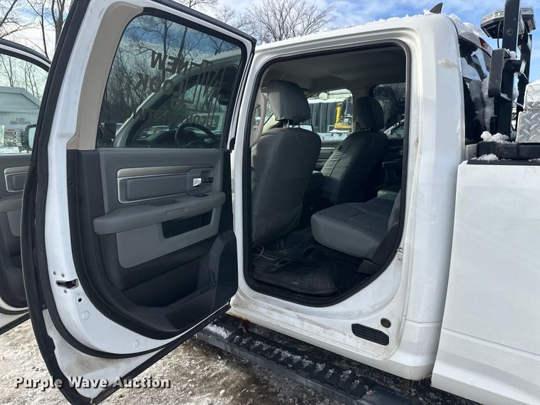 image for item DW4397 2016 RAM 1500 Crew Cab pickup truck