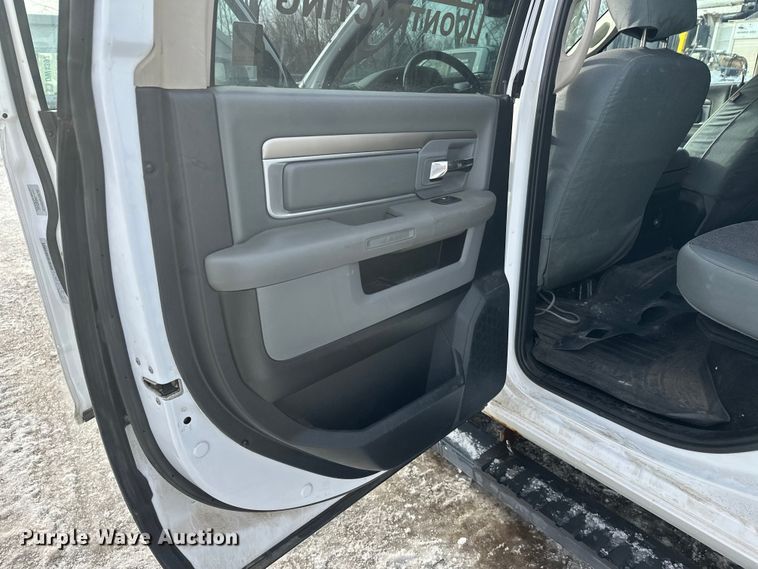 image for item DW4397 2016 RAM 1500 Crew Cab pickup truck