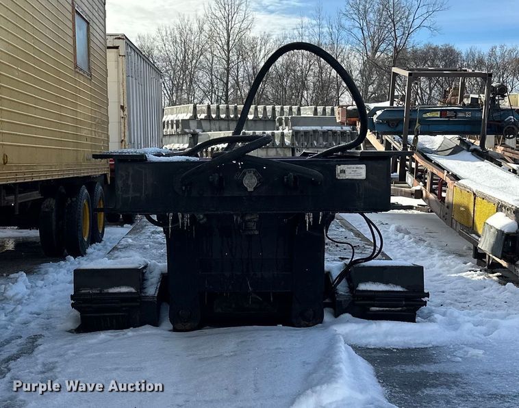 image for item DW4399 2005 Trail King Industries TK110HDG-533 lowboy equipment trailer