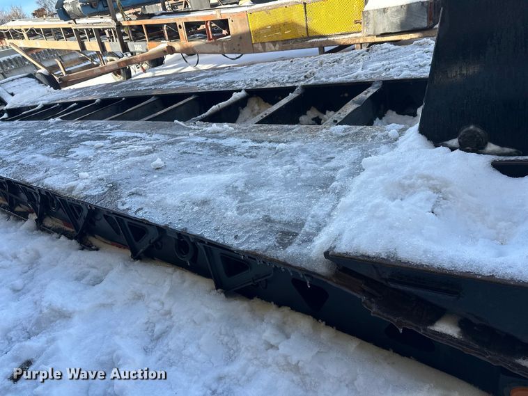 image for item DW4399 2005 Trail King Industries TK110HDG-533 lowboy equipment trailer