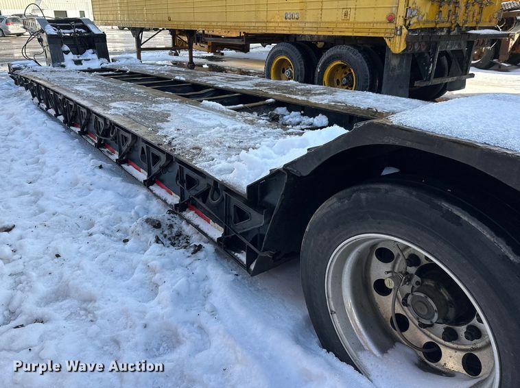 image for item DW4399 2005 Trail King Industries TK110HDG-533 lowboy equipment trailer