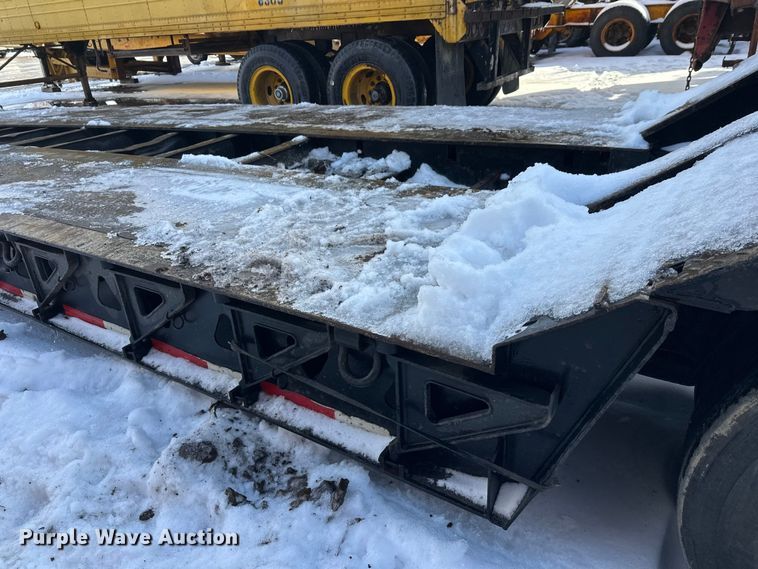 image for item DW4399 2005 Trail King Industries TK110HDG-533 lowboy equipment trailer