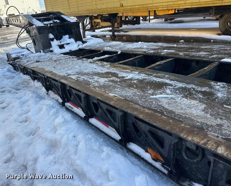 image for item DW4399 2005 Trail King Industries TK110HDG-533 lowboy equipment trailer