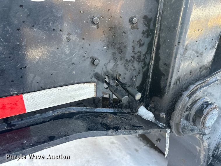 image for item DW4399 2005 Trail King Industries TK110HDG-533 lowboy equipment trailer