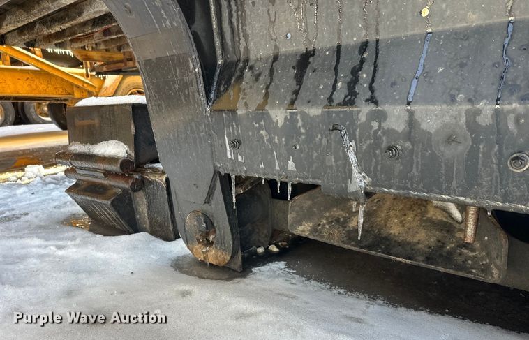 image for item DW4399 2005 Trail King Industries TK110HDG-533 lowboy equipment trailer