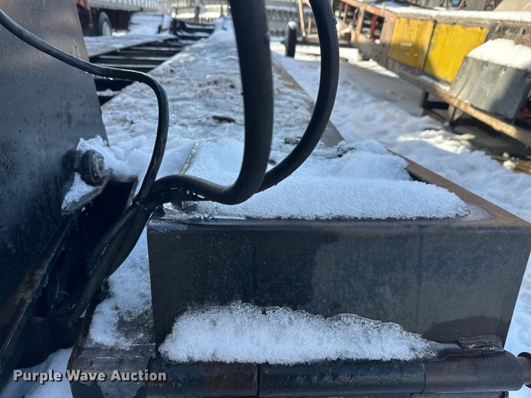 image for item DW4399 2005 Trail King Industries TK110HDG-533 lowboy equipment trailer