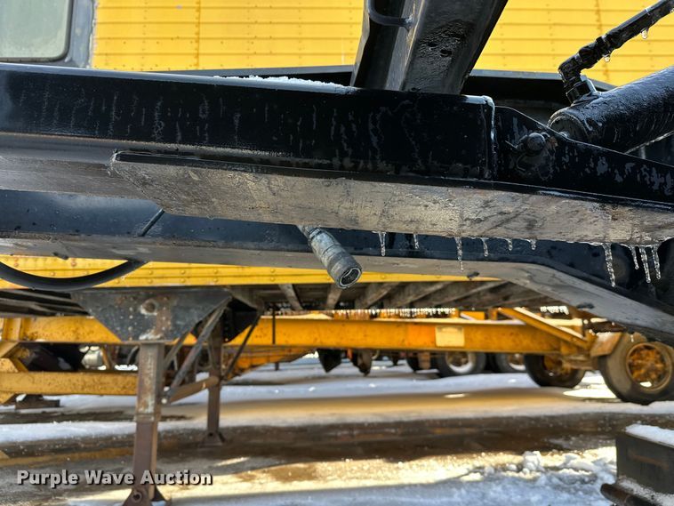 image for item DW4399 2005 Trail King Industries TK110HDG-533 lowboy equipment trailer