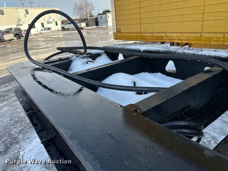 image for item DW4399 2005 Trail King Industries TK110HDG-533 lowboy equipment trailer