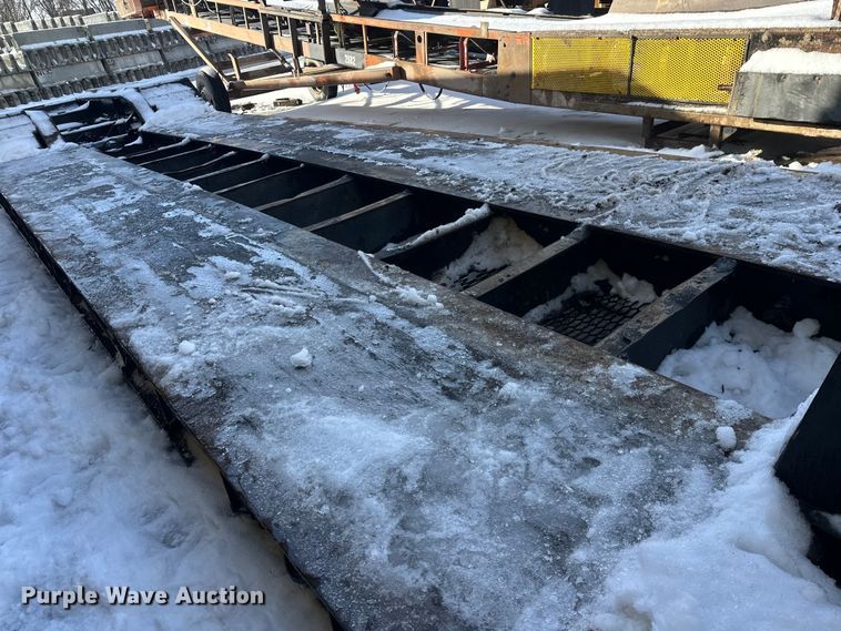 image for item DW4399 2005 Trail King Industries TK110HDG-533 lowboy equipment trailer