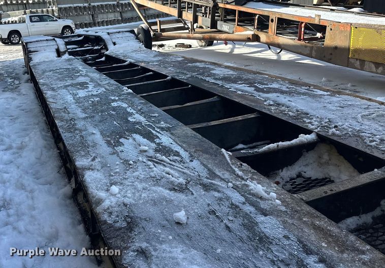 image for item DW4399 2005 Trail King Industries TK110HDG-533 lowboy equipment trailer