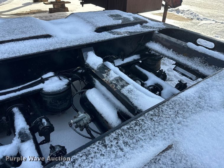 image for item DW4399 2005 Trail King Industries TK110HDG-533 lowboy equipment trailer