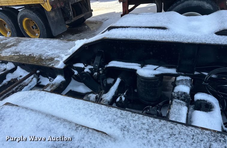 image for item DW4399 2005 Trail King Industries TK110HDG-533 lowboy equipment trailer