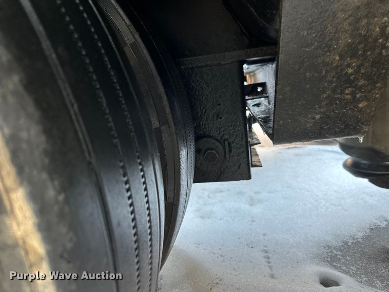 image for item DW4399 2005 Trail King Industries TK110HDG-533 lowboy equipment trailer