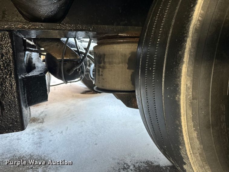 image for item DW4399 2005 Trail King Industries TK110HDG-533 lowboy equipment trailer