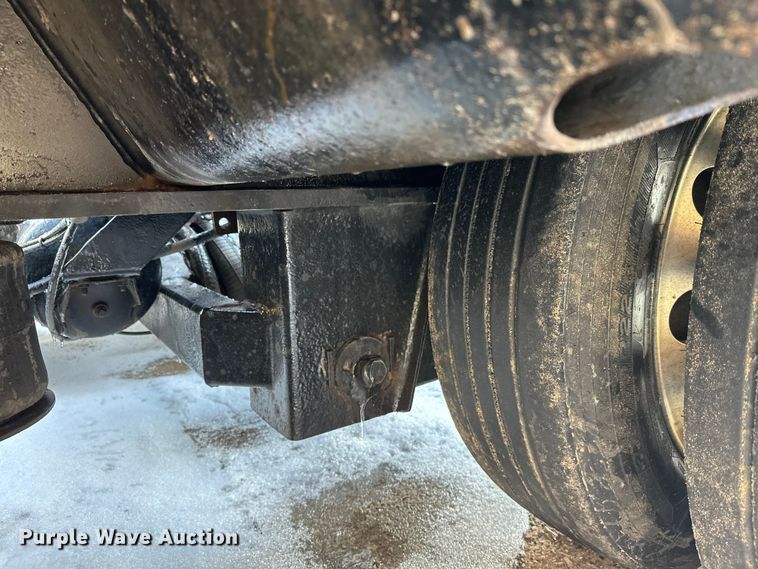 image for item DW4399 2005 Trail King Industries TK110HDG-533 lowboy equipment trailer