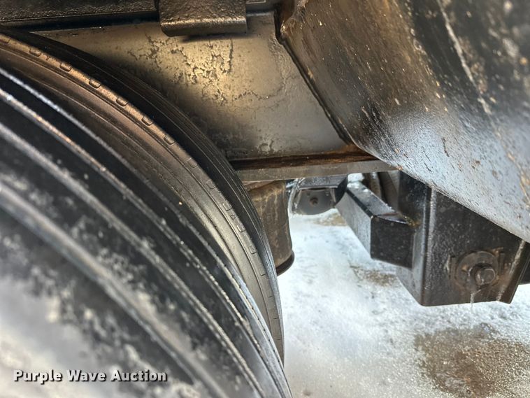 image for item DW4399 2005 Trail King Industries TK110HDG-533 lowboy equipment trailer