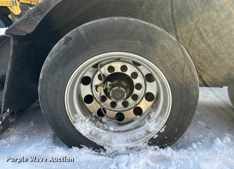 image for item DW4399 2005 Trail King Industries TK110HDG-533 lowboy equipment trailer