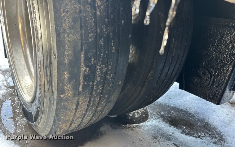 image for item DW4399 2005 Trail King Industries TK110HDG-533 lowboy equipment trailer