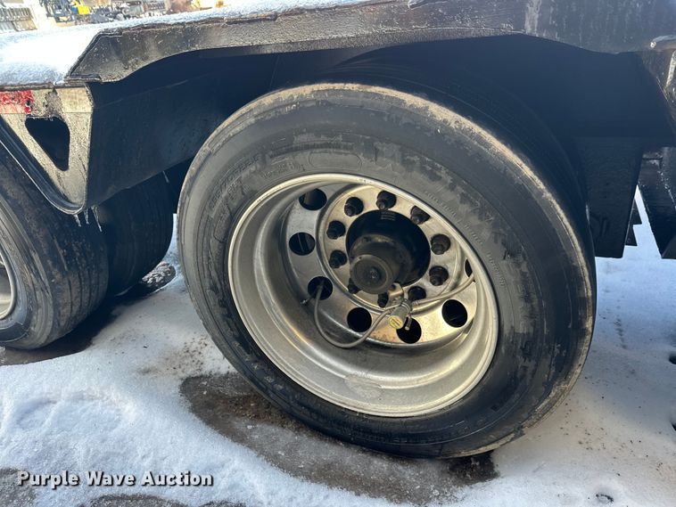 image for item DW4399 2005 Trail King Industries TK110HDG-533 lowboy equipment trailer