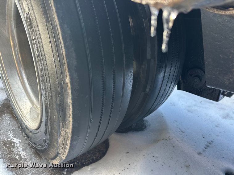 image for item DW4399 2005 Trail King Industries TK110HDG-533 lowboy equipment trailer