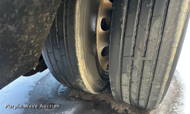 image for item DW4399 2005 Trail King Industries TK110HDG-533 lowboy equipment trailer